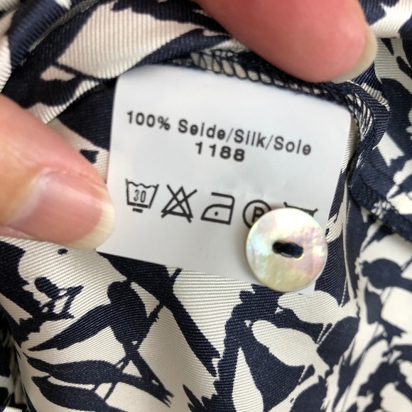 NWOT Navy & Cream 100% Silk Blouse Size 10 - Picture 4 of 4